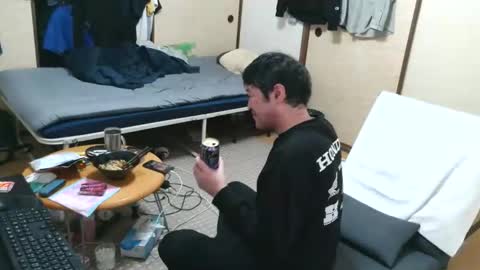 Snapshot of hiro110 chatting on March 9, 1:20 am hiro110 online show from March 9, 1:20 am