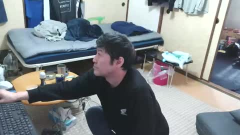 Snapshot of hiro110 chatting on March 15, 11:55 pm hiro110 online show from March 15, 11:55 pm