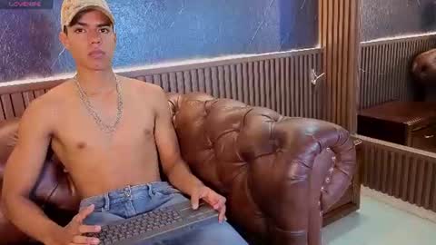 Snapshot of hiro_ring chatting on June 10, 1:32 pm hiro_ring online show from June 10, 1:32 pm