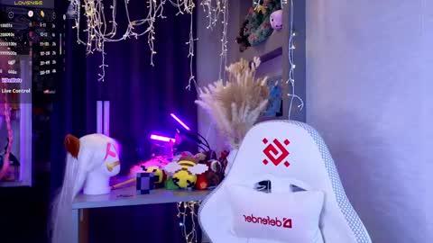 Snapshot of hisoka__akerley chatting on May 13, 7:11 pm Ella online show from May 13, 7:11 pm
