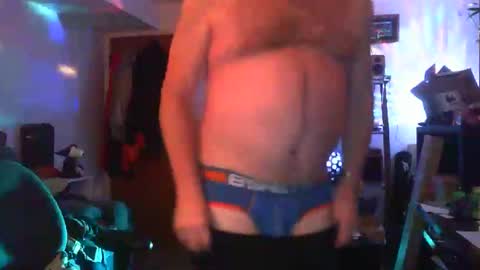 Snapshot of hobbes80 chatting on December 31, 5:11 am hobbes80 online show from December 31, 5:11 am