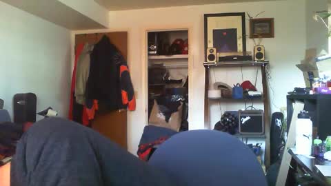 Snapshot of hobbes80 chatting on December 31, 8:12 pm hobbes80 online show from December 31, 8:12 pm