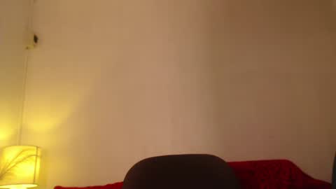 hoe_freesia online show from July 15, 9:31 pm