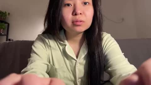 Snapshot of hola_sunflower chatting on December 1, 3:17 pm amy online show from December 1, 3:17 pm