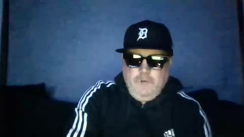 Snapshot of holden_minutz chatting on February 13, 9:05 am holden_minutz online show from February 13, 9:05 am