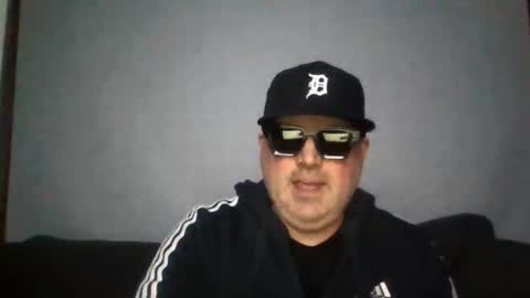 holden_minutz online show from March 18, 8:06 am