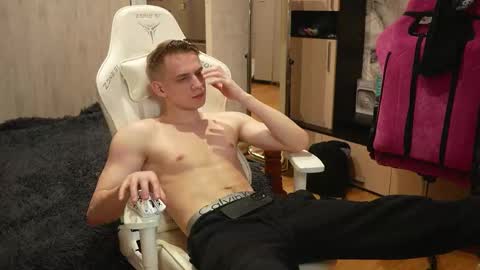 Extaz  Athrey  Howard online show from October 25, 7:52 pm