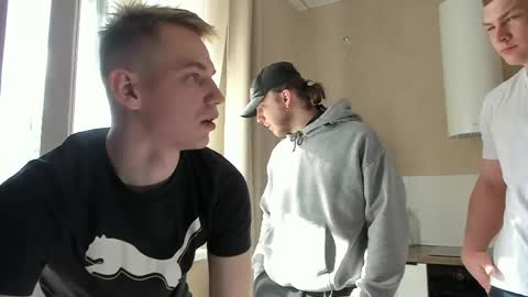 Extaz  Athrey  Howard online show from April 19, 6:46 am