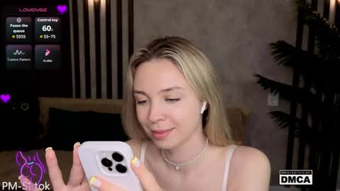 Snapshot of holl1would chatting on April 25, 7:33 am My social media links subscribe to support me online show from April 25, 7:33 am