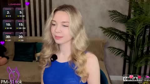 Snapshot of holl1would chatting on May 4, 7:54 pm My social media links subscribe to support me online show from May 4, 7:54 pm