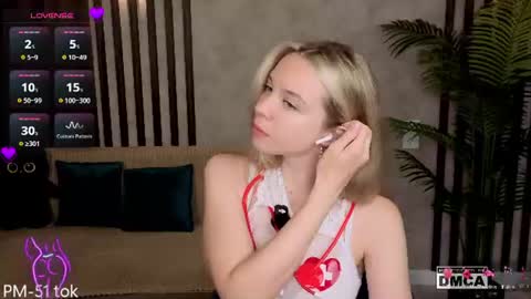 Snapshot of holl1would chatting on July 10, 7:27 pm My social media links subscribe to support me online show from July 10, 7:27 pm
