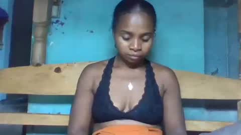 Snapshot of holla0211 chatting on November 5, 10:04 am holla0211 online show from November 5, 10:04 am