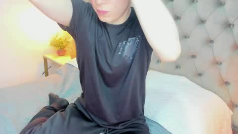 Snapshot of hollannd_ chatting on May 26, 12:45 pm Holland online show from May 26, 12:45 pm
