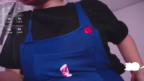 Snapshot of holly_16 chatting on February 4, 9:52 pm holly_16 online show from February 4, 9:52 pm