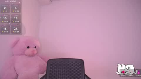 Snapshot of holly_16 chatting on February 6, 10:32 pm holly_16 online show from February 6, 10:32 pm