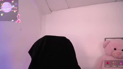 Snapshot of holly_16 chatting on September 17, 6:42 pm holly_16 online show from September 17, 6:42 pm