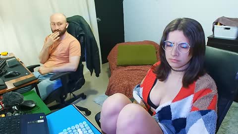 Snapshot of holly_and_honey_69 chatting on December 8, 11:19 pm Holly and Honey online show from December 8, 11:19 pm