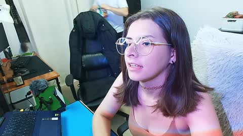 Snapshot of holly_and_honey_69 chatting on December 26, 9:58 pm Holly and Honey online show from December 26, 9:58 pm