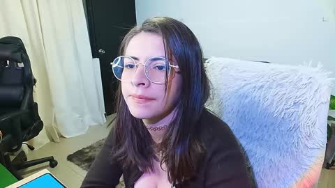 Snapshot of holly_and_honey_69 chatting on February 5, 10:01 pm Holly and Honey online show from February 5, 10:01 pm