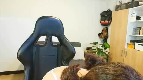 Snapshot of holly_and_honey_69 chatting on October 26, 9:31 pm Holly and Honey online show from October 26, 9:31 pm