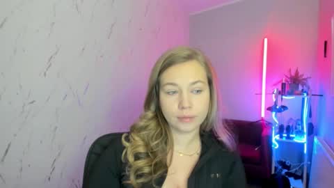 Holly online show from November 29, 9:40 pm