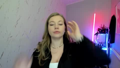 Holly online show from January 13, 9:20 pm