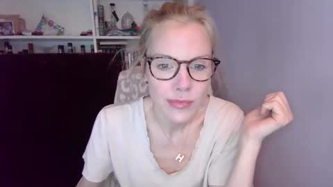 holly_bourbon online show from March 6, 7:54 pm