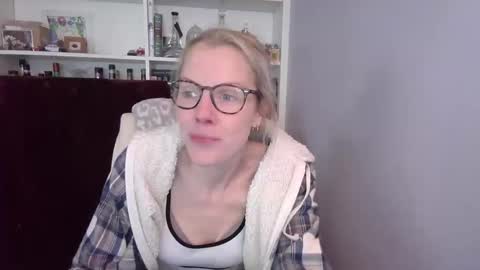 holly_bourbon online show from March 14, 6:46 pm