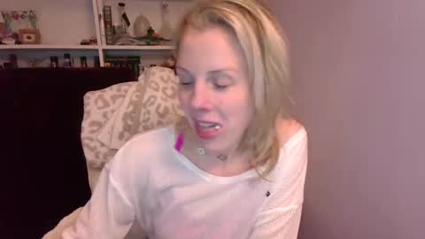 holly_bourbon online show from March 17, 11:19 pm