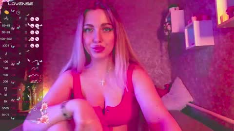 Snapshot of holly_molly8 chatting on January 5, 9:14 pm holly_molly8 online show from January 5, 9:14 pm
