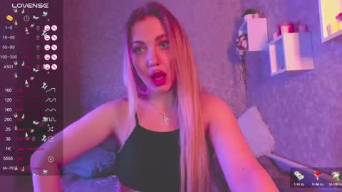 Snapshot of holly_molly8 chatting on January 13, 9:09 pm holly_molly8 online show from January 13, 9:09 pm