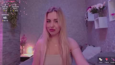 Snapshot of holly_molly8 chatting on September 24, 7:50 pm holly_molly8 online show from September 24, 7:50 pm