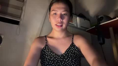 Snapshot of holly_wyn chatting on July 7, 11:47 am holly_wyn online show from July 7, 11:47 am