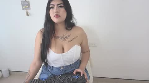 Holly online show from January 7, 7:05 pm