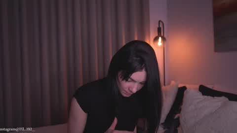 Holly Linder online show from March 18, 2:04 am