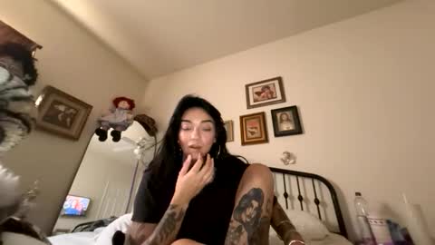 hollymadness online show from April 16, 9:39 pm