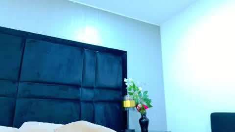 Snapshot of hollyolson chatting on June 10, 7:35 pm Holly online show from June 10, 7:35 pm