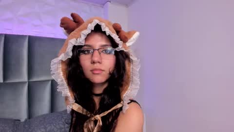 hollypeach_ online show from December 22, 7:44 pm