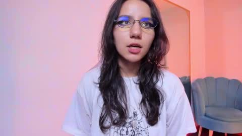 hollypeach_ online show from March 22, 5:49 pm