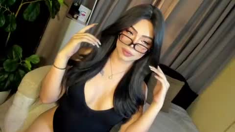 Snapshot of hollywood_kaily chatting on July 31, 8:36 am KAILY online show from July 31, 8:36 am