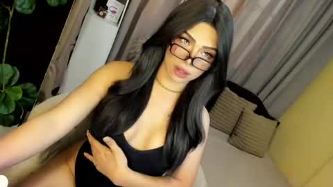 Snapshot of hollywood_kaily chatting on August 2, 2:10 am KAILY online show from August 2, 2:10 am