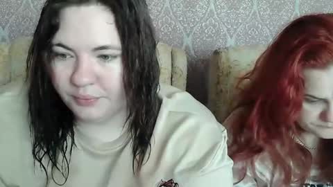HollyXEva online show from April 4, 6:44 am