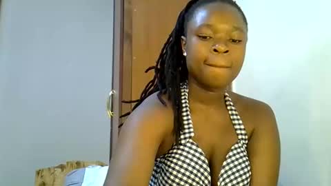 holy_ebony online show from May 22, 3:17 pm
