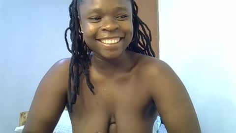 holy_ebony online show from May 24, 4:39 am