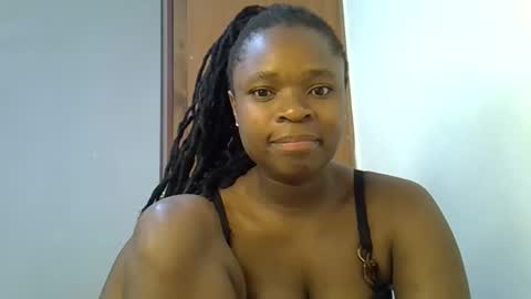 holy_ebony online show from May 26, 8:43 am
