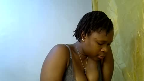holy_ebony online show from June 5, 11:43 pm