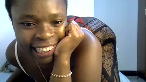 holy_ebony online show from June 26, 12:48 am