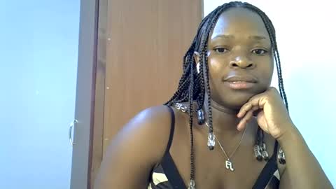 holy_ebony online show from July 8, 4:39 am