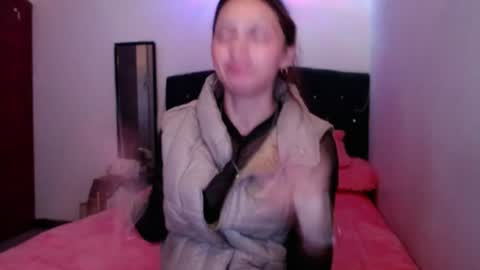 holy_julii online show from July 12, 5:31 am