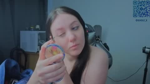 Snapshot of holy_kveta chatting on June 4, 3:01 am Kviki online show from June 4, 3:01 am